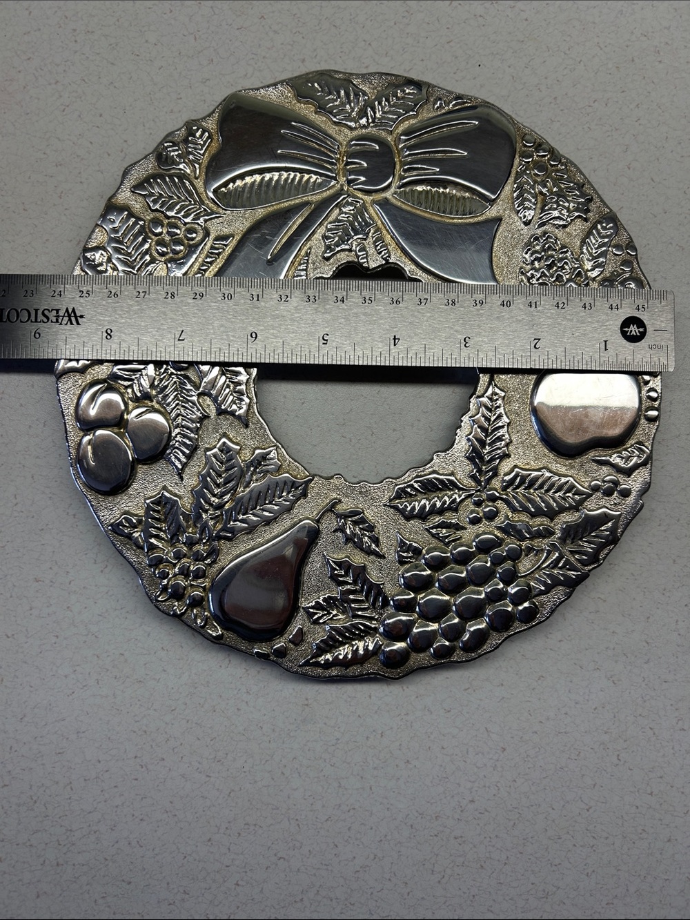 Della Robbia Silver Holiday Wreath Trivet with Bow and Fruit Motif - Picture 4 of 4